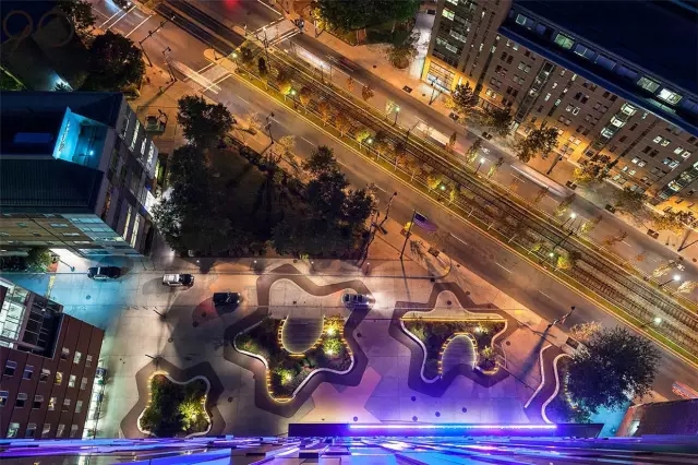 校園廣場(chǎng)案例:皇家墨爾本理工大學(xué)大草坪