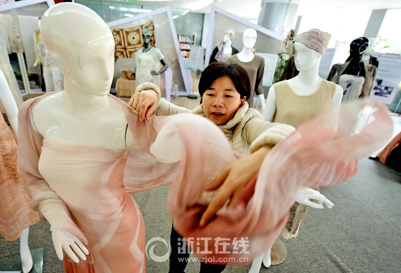 浙紡院一研究成果獲國家10項專利 純天然植物染料服裝受青睞