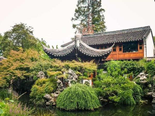 西湖邊上靈動的中國古典園林