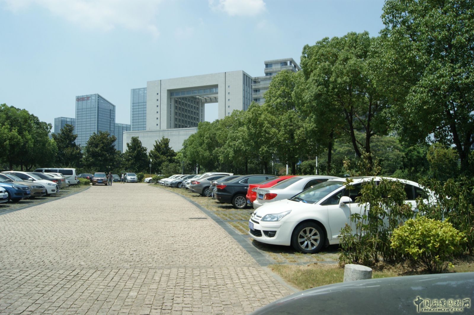 2016園冶杯:合肥市政務綜合樓室外停車場改造