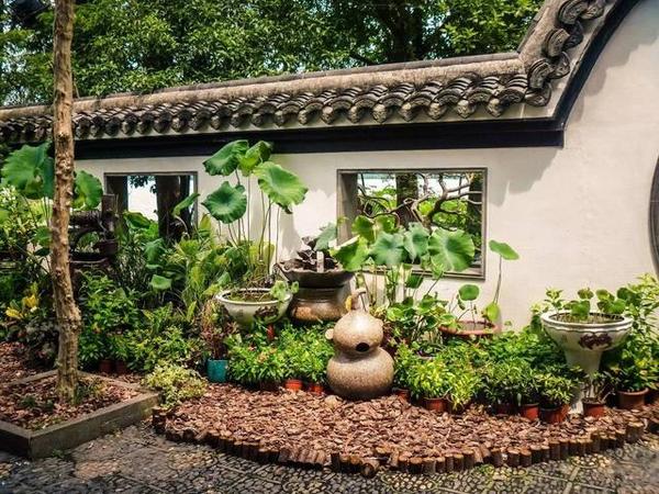 西湖邊上靈動的中國古典園林