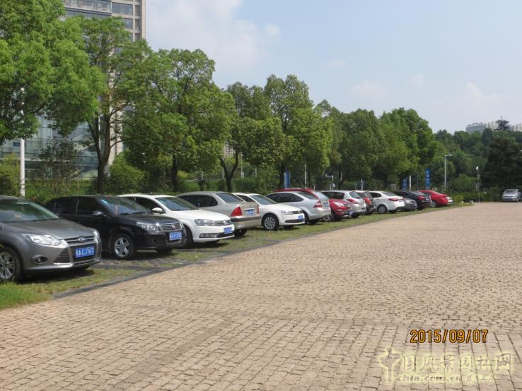 2016園冶杯:合肥市政務綜合樓室外停車場改造