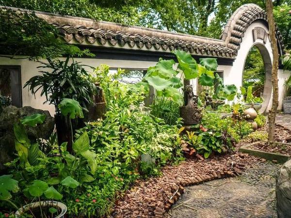 西湖邊上靈動的中國古典園林