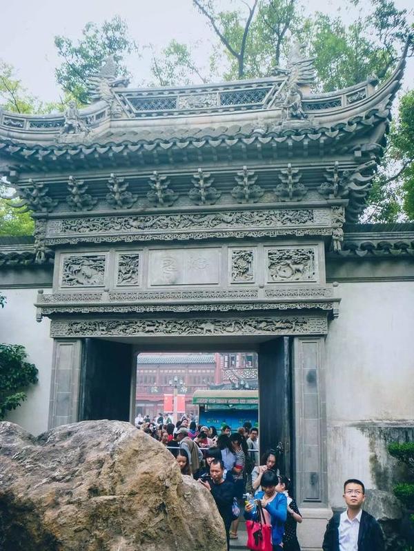 在江南古典園林豫園重拾上海的舊時光