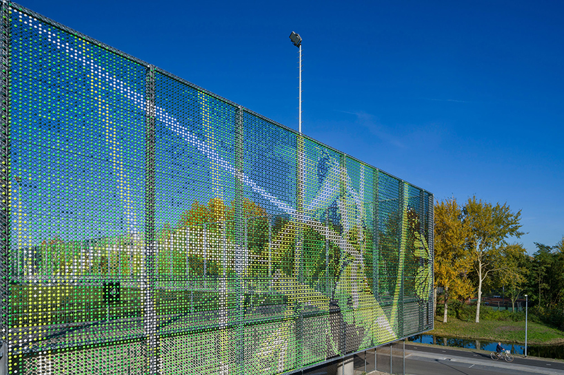 荷蘭高速公路上方的運動公園