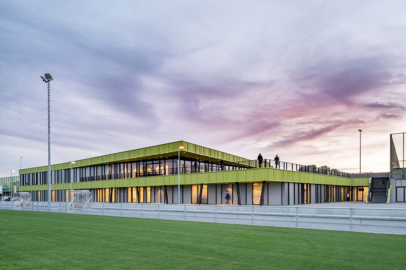 荷蘭高速公路上方的運動公園