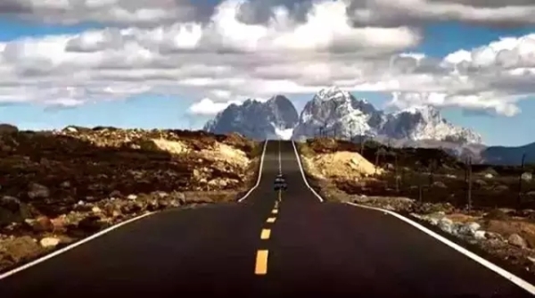 風景如畫的道路景觀