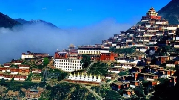 風(fēng)景如畫的道路景觀