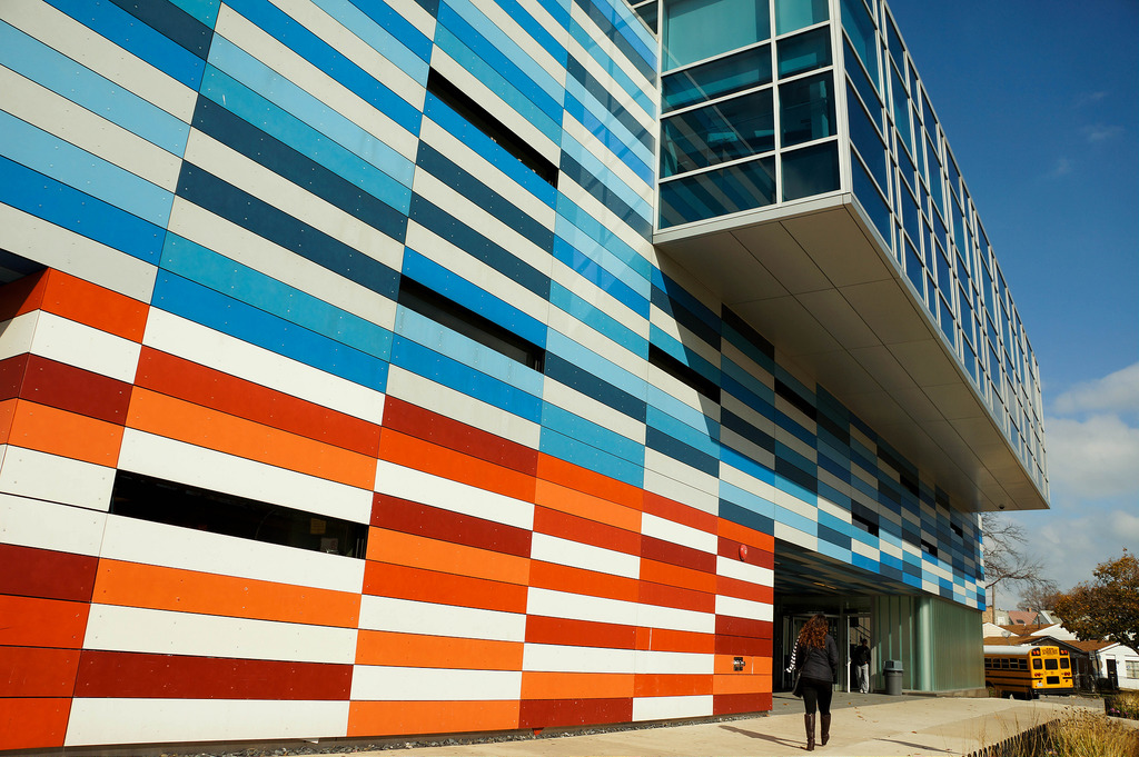 美國GaryComer青年活動中心綠色屋頂