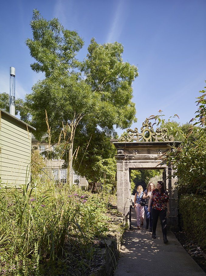 愛(ài)丁堡大學(xué):地方特色和歷史文化的碰撞