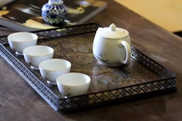 春天 茶席上的插花