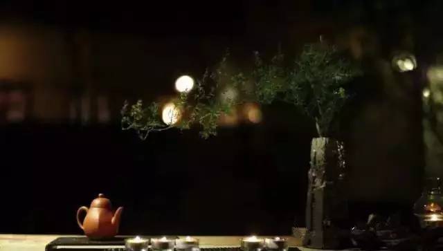 春天 茶席上的插花