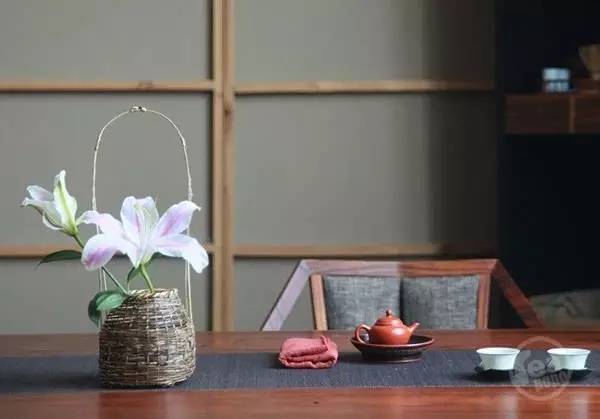 春天 茶席上的插花