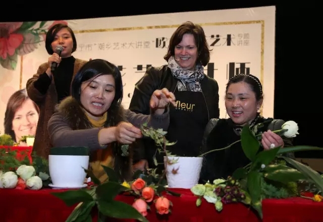 比利時花藝大師在浙江海寧市舉辦插花講座