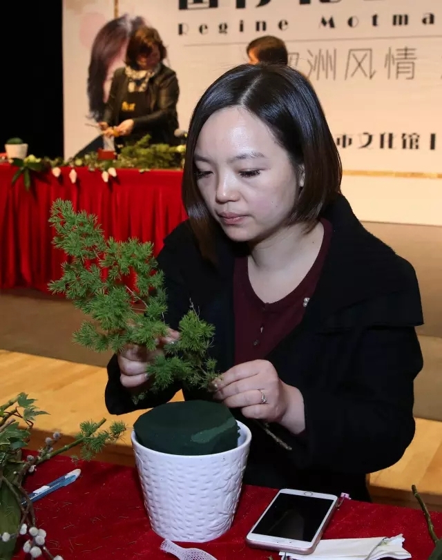 比利時花藝大師在浙江海寧市舉辦插花講座