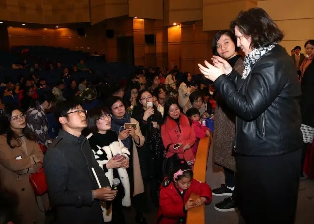 比利時花藝大師在浙江海寧市舉辦插花講座