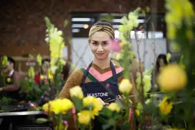 看花藝師施展“魔法”