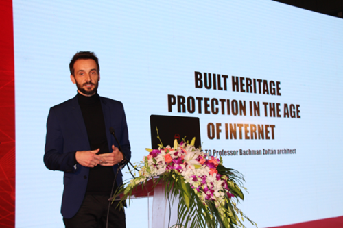 2017中國建筑裝飾設(shè)計(jì)藝術(shù)發(fā)展論壇暨“互聯(lián)網(wǎng)+”論壇” 圓滿開幕