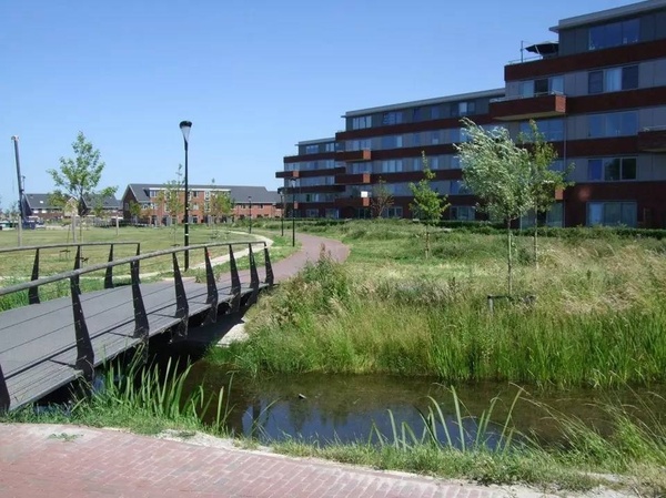 荷蘭小鎮(zhèn)的趣味開(kāi)放空間