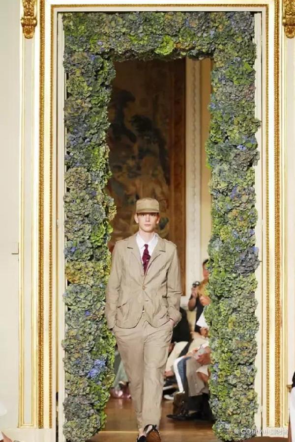 當(dāng)時(shí)尚開(kāi)始偏愛(ài)花藝……