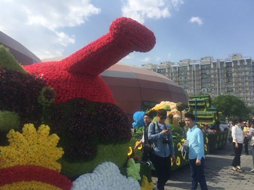 中國風(fēng)景園林網(wǎng)員工到世界花卉大觀園感受春光