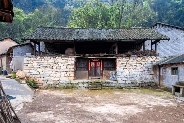 老屋改造，破敗房子變花園別墅