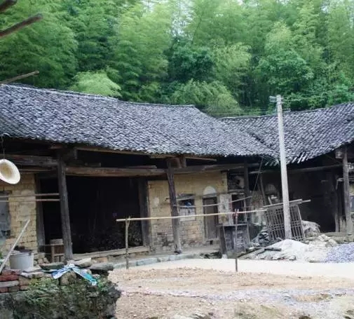 老屋改造，破敗房子變花園別墅