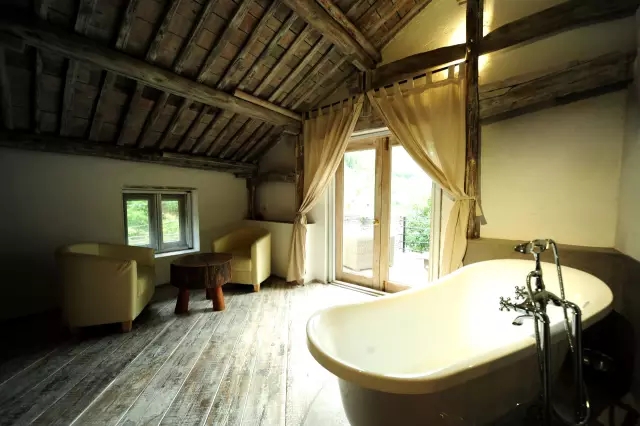 老屋改造，破敗房子變花園別墅