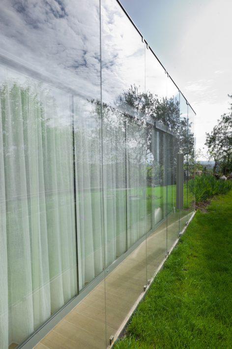 “消失”在景觀中的空間:法國SPE住宅