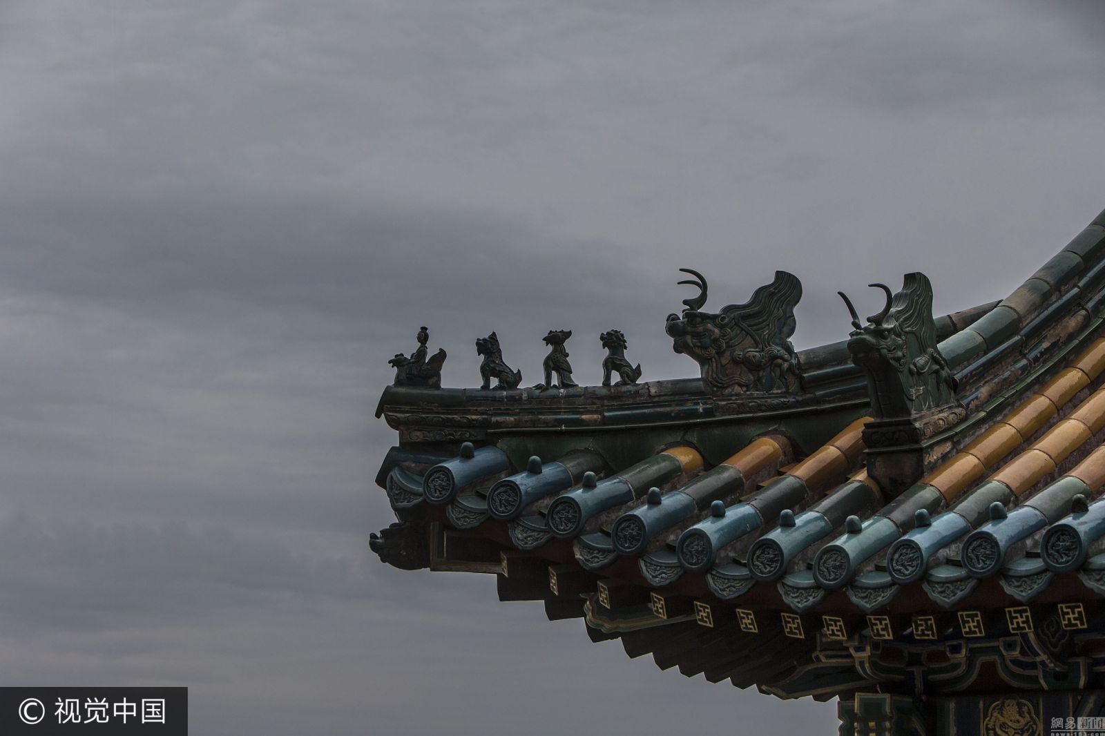 北京雨后云霧繚繞西山 皇家園林宛如水墨圖