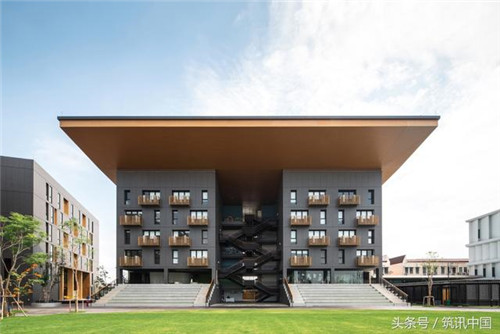 大氣磅礴的國際學校禮堂設計引人關注