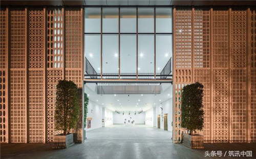 大氣磅礴的國際學校禮堂設計引人關注