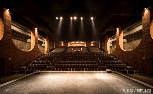 大氣磅礴的國際學校禮堂設計引人關注