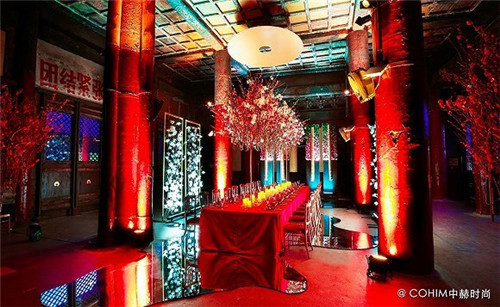 幾種經典歐式長餐桌上的宴會花藝