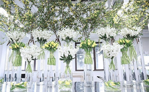 幾種經典歐式長餐桌上的宴會花藝