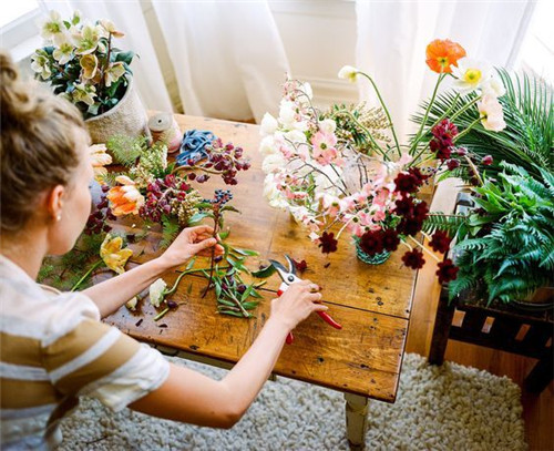 實用插花技巧 一招輕松裝點辦公桌