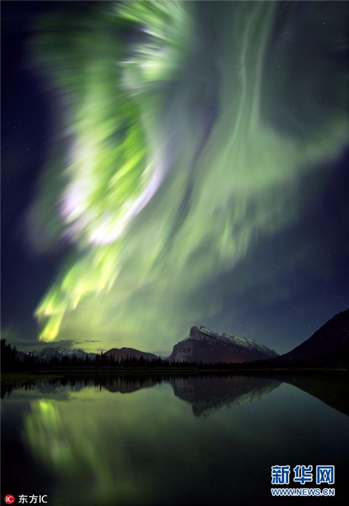 加拿大國家公園里捕獲到的美麗極光(組圖)