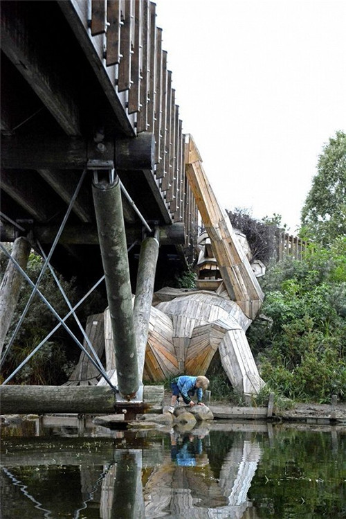 藝術(shù)家托馬斯?丹博巨型木雕空降哥本哈根