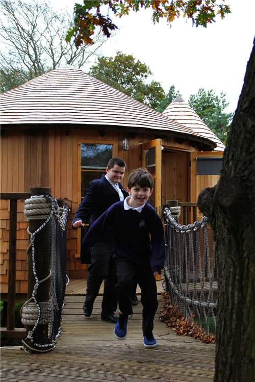 “藍(lán)森林”樹(shù)屋給你樹(shù)梢間生活的神奇體驗(yàn)