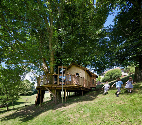 “藍森林”樹屋給你樹梢間生活的神奇體驗