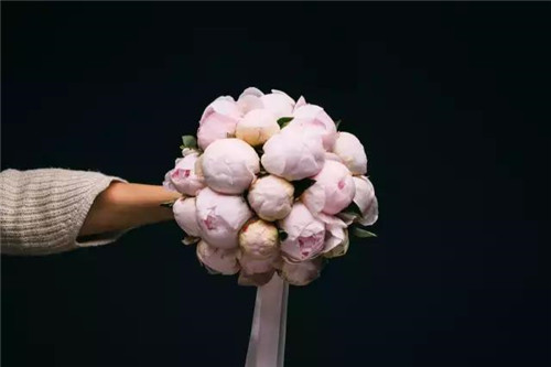 插花藝術：俄羅斯風情插花捧花（組圖）