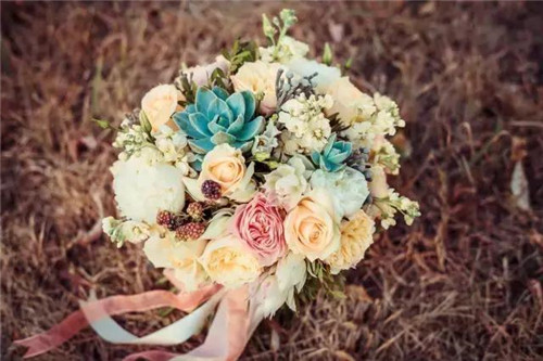 插花藝術：俄羅斯風情插花捧花（組圖）