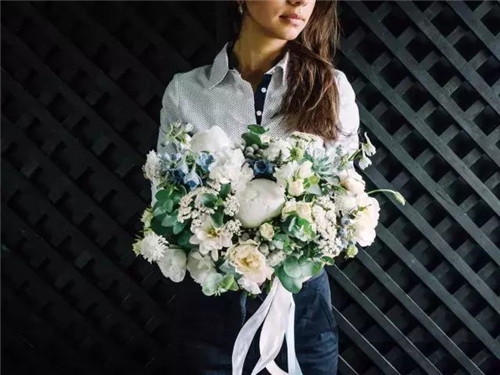 插花藝術：俄羅斯風情插花捧花（組圖）