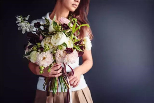 插花藝術：俄羅斯風情插花捧花（組圖）