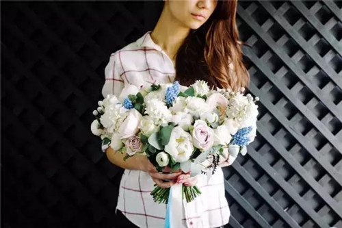 插花藝術：俄羅斯風情插花捧花（組圖）