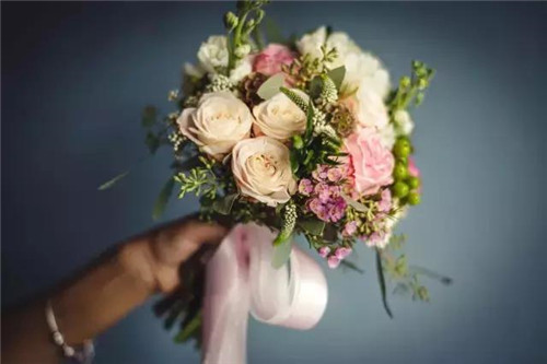 插花藝術：俄羅斯風情插花捧花（組圖）