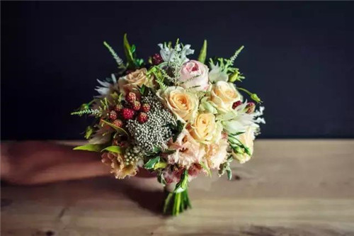插花藝術：俄羅斯風情插花捧花（組圖）
