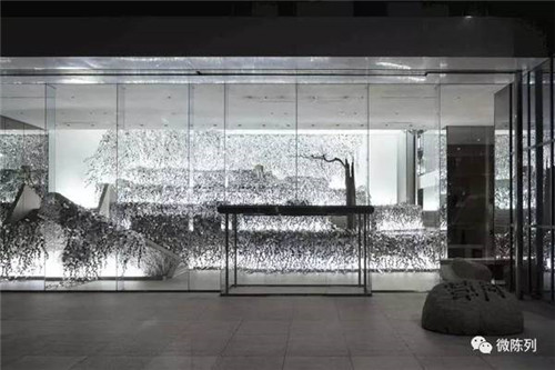 設(shè)計(jì)師用棱鏡打造出“萬花筒中的常春藤”