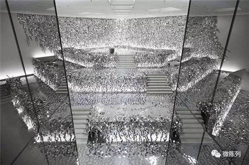 設(shè)計(jì)師用棱鏡打造出“萬花筒中的常春藤”