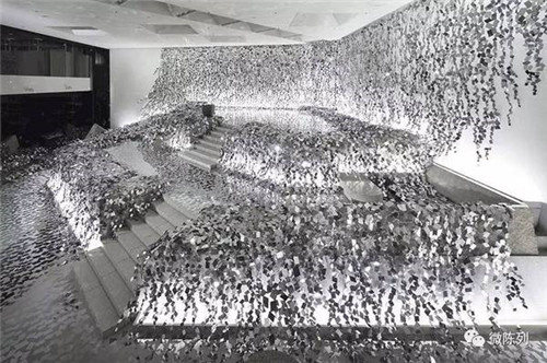 設(shè)計(jì)師用棱鏡打造出“萬花筒中的常春藤”